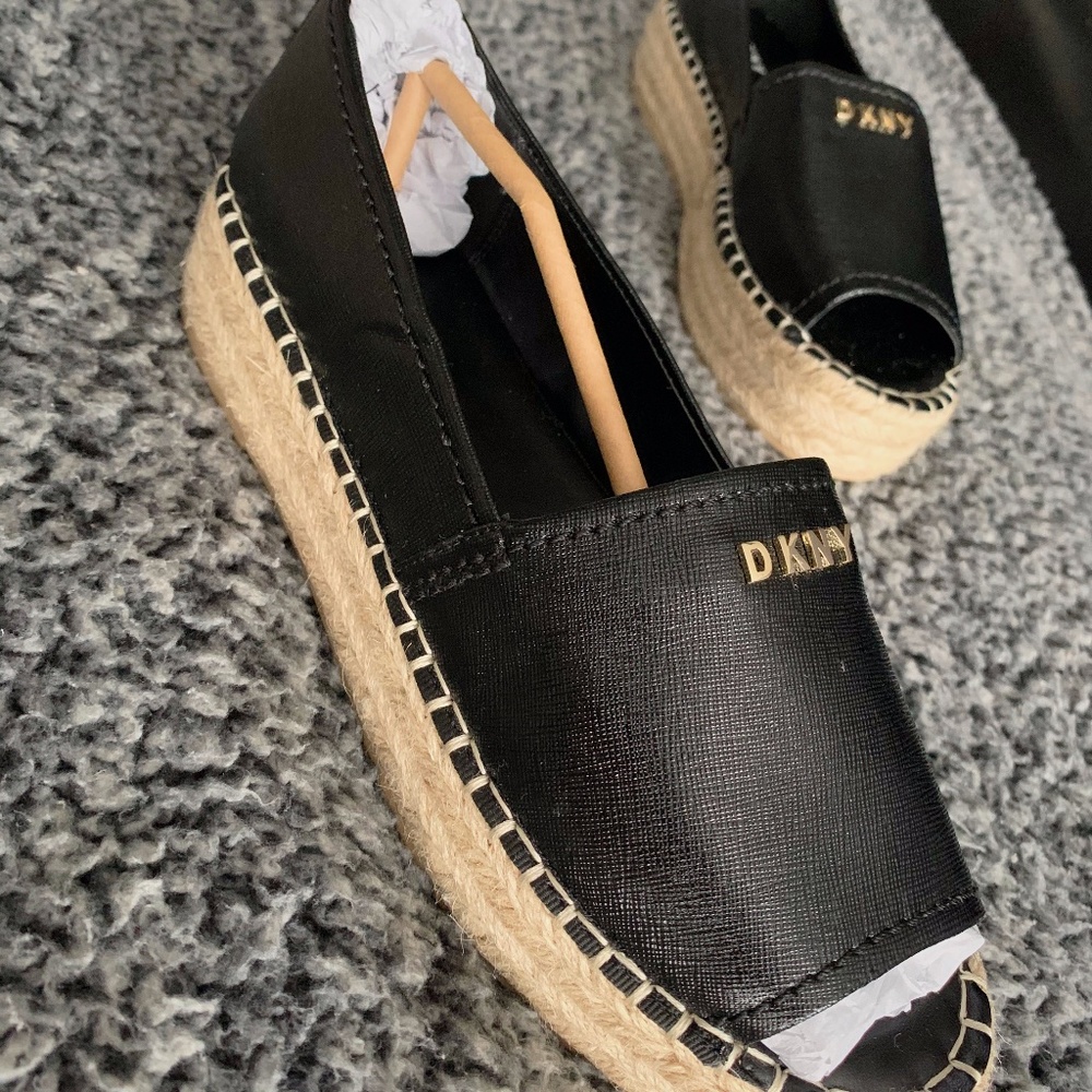 NEW DKNY Women's Pearlized leather Black platform